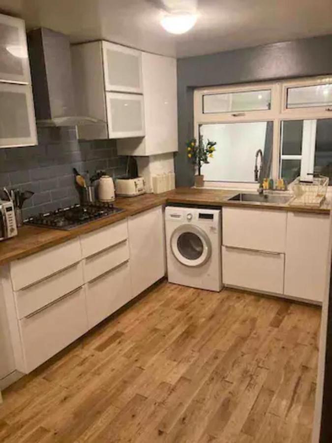 Modern 5 Bedroom Family House - 18 Mins To Station ロンドン エクステリア 写真